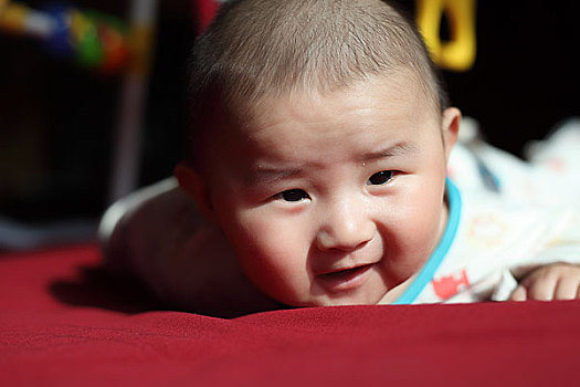 探访中国大陆最早三名公开身份试管婴儿生活